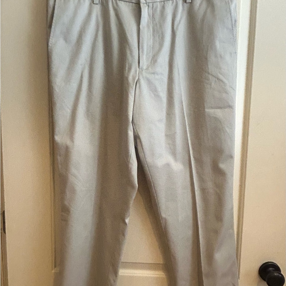 Dockers Men's khaki Chinos